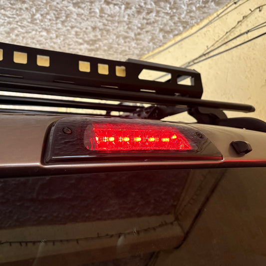 Tercer Stop LED para jeep Liberty 02-07 ￼