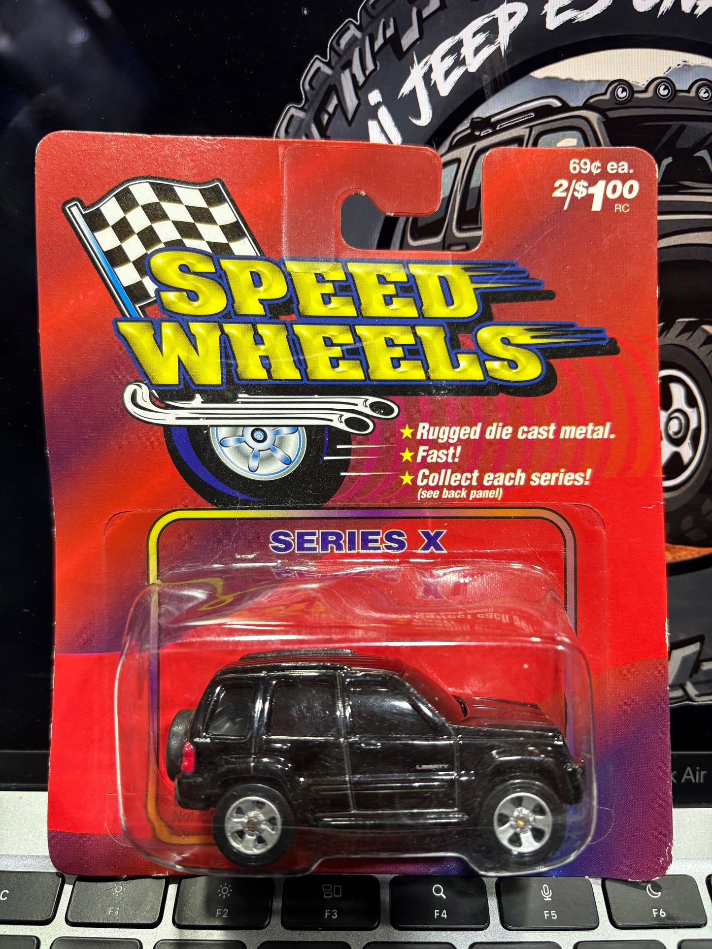 Jeep Liberty a escala 1:64 Maisto